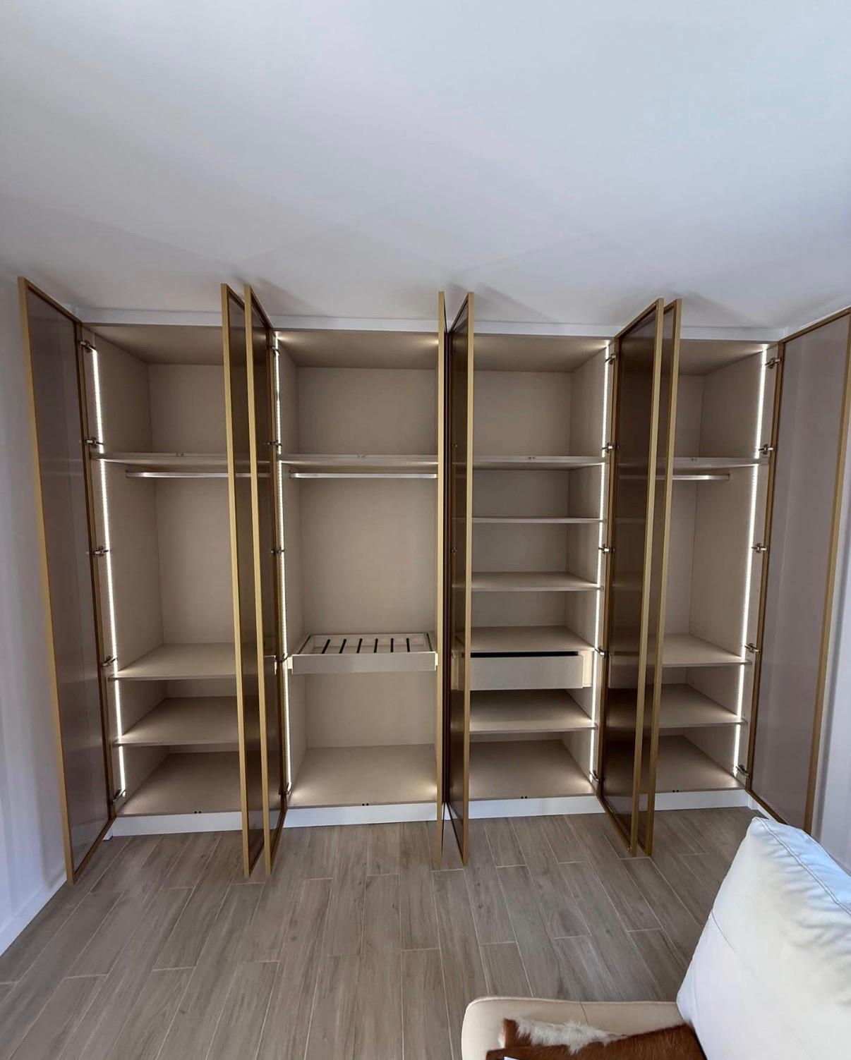 Dressing sur mesure moderne avec éclairage LED intégré