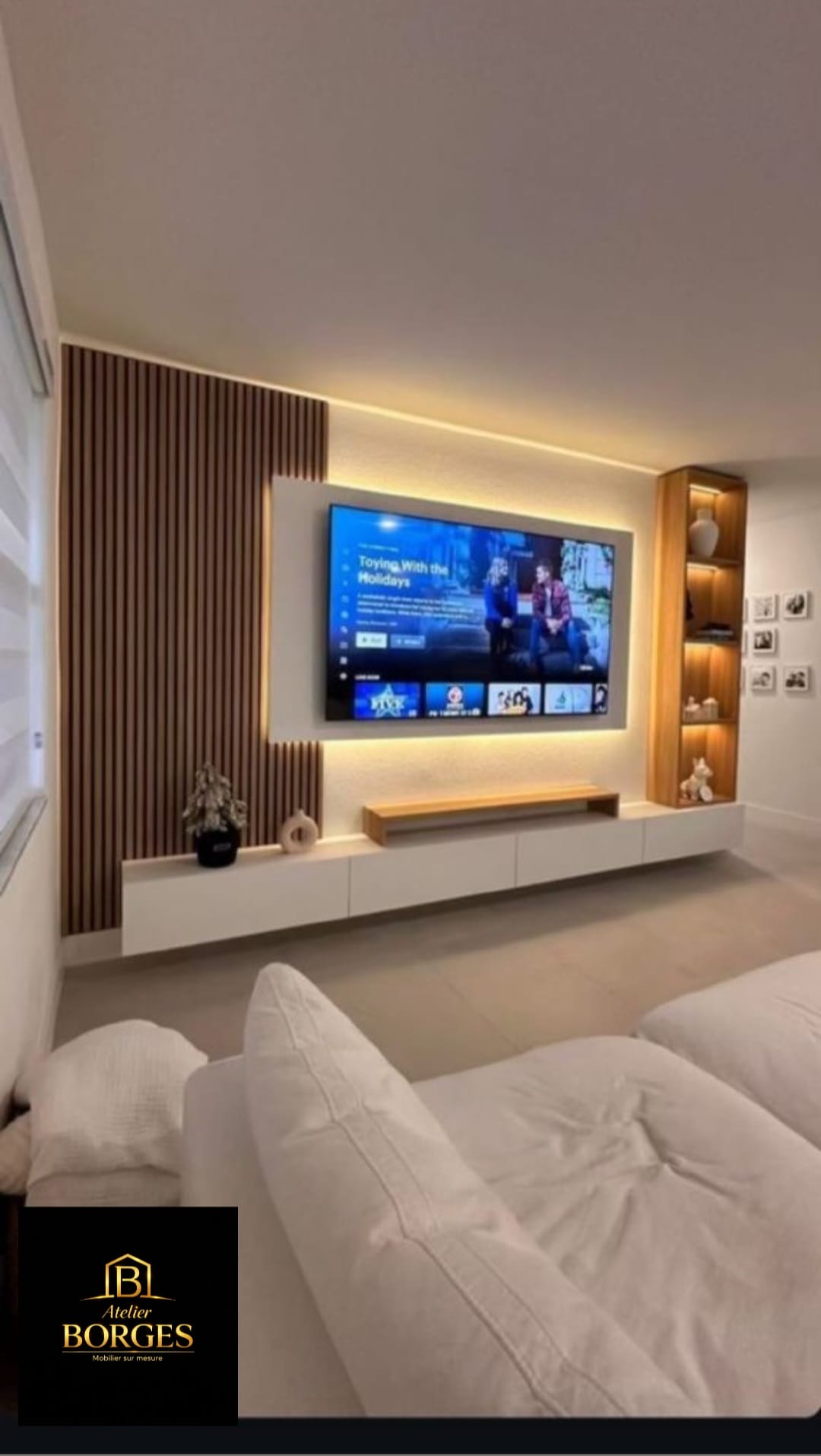 Salon TV moderne sur mesure avec éclairage LED intégré