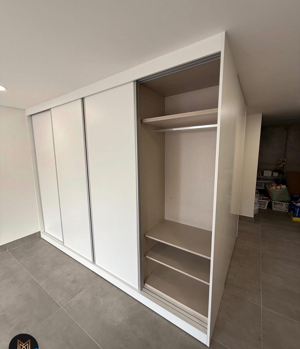 Dressing sur mesure moderne avec éclairage LED intégré