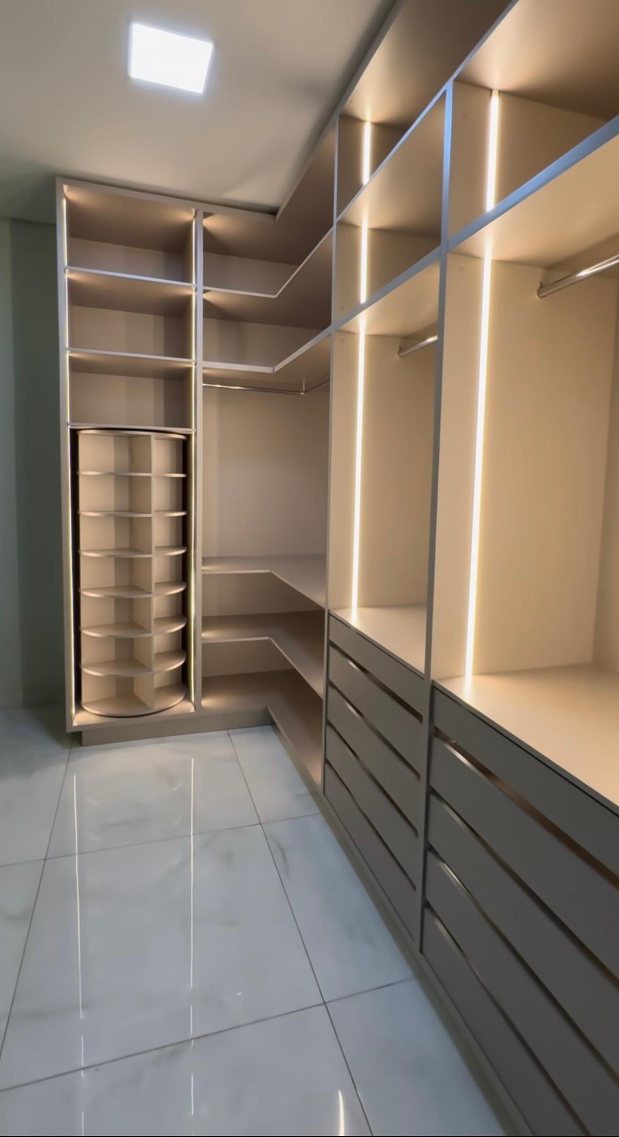 Dressing sur mesure moderne avec éclairage LED intégré