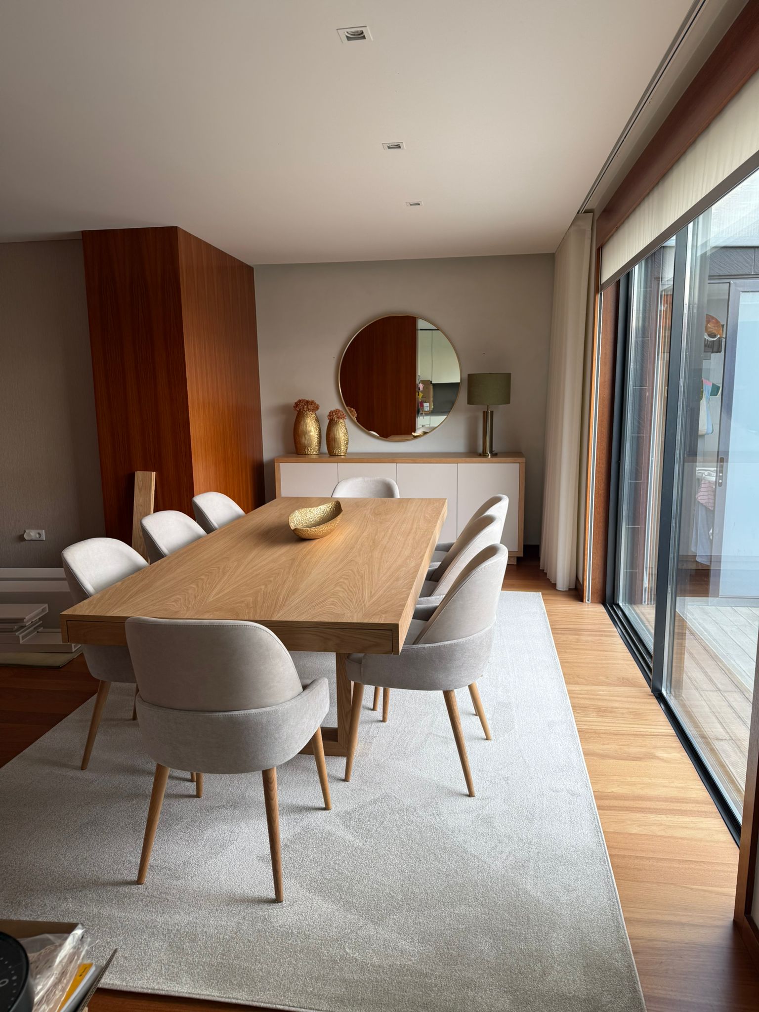 Salon TV moderne sur mesure avec éclairage LED intégré