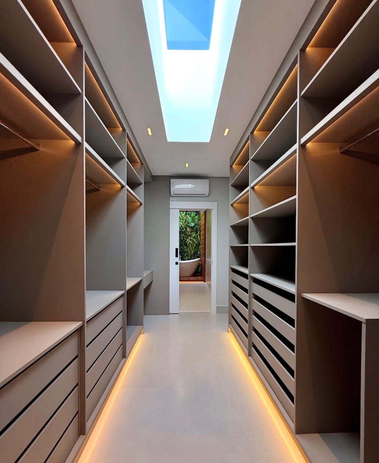 Dressing sur mesure moderne avec éclairage LED intégré